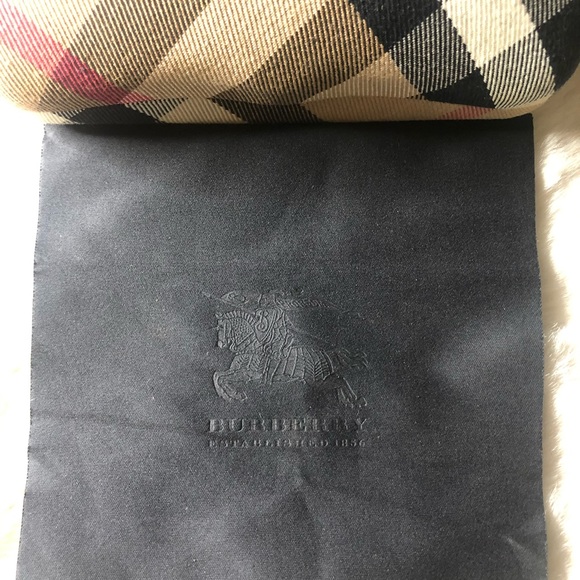Authentic Burberry Sunglass Case - Picture 8 of 8